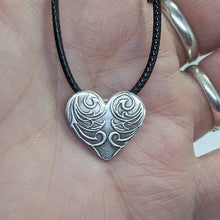 Load image into Gallery viewer, mini heart ornate1