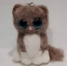 Load image into Gallery viewer, nestneedlesandknots - Felted Kitten Keychain - Blue eyes
