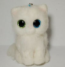 Load image into Gallery viewer, nestneedlesandknots - Felted Kitten Keychain - Green/Blue eyes
