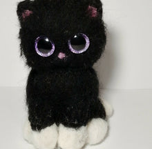Load image into Gallery viewer, nestneedlesandknots - Felted Kitten Keychain - Purple eyes