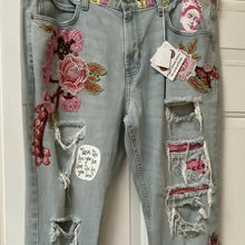 Load image into Gallery viewer, Maggie Devos Art - Wearable Art, , Atrium 916 - Sacramento.Shop, Atrium 916 - Sacramento.Shop
