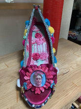 Load image into Gallery viewer, Maggie Devos Art - Wearable Art, , Atrium 916 - Sacramento.Shop, Atrium 916 - Sacramento.Shop
