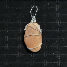Load image into Gallery viewer, Yeshua Light Healing Houses - Wire Wrapping Pendants
