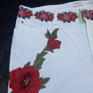 Maggie Devos-Embellished white shorts-Size 20, Fashion, Maggie Devos, Atrium 916 - Sacramento.Shop